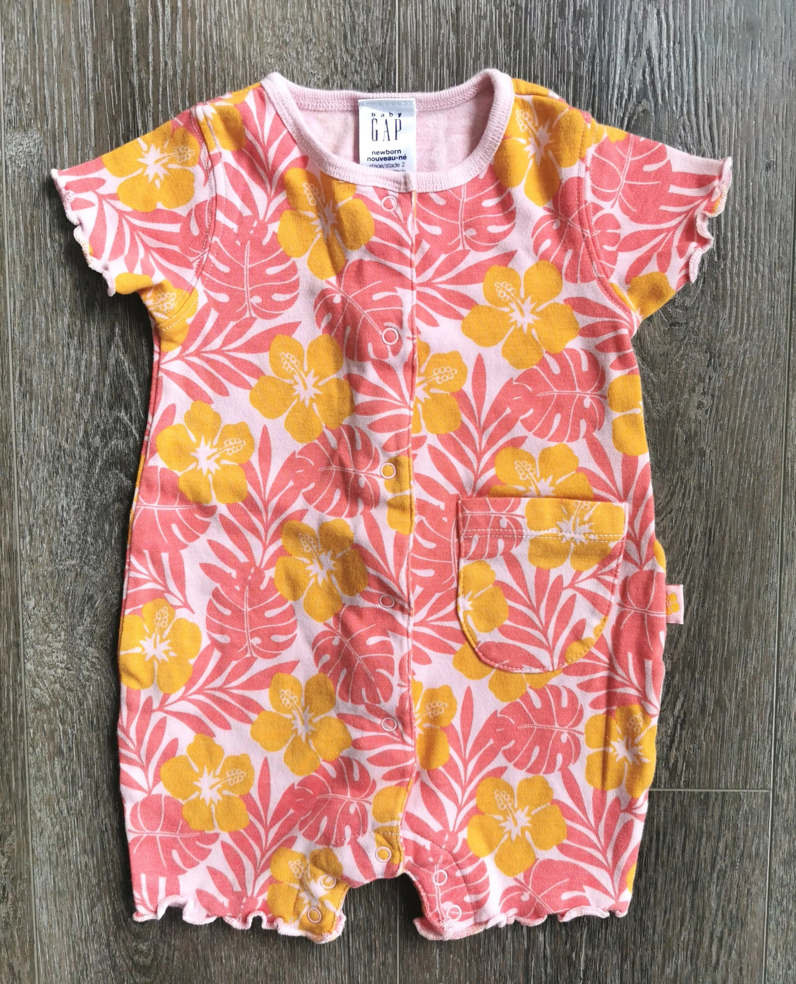 BABY GIRL SIZE 3/6 MONTHS - Baby GAP, Graphic Summer Romper EUC B36